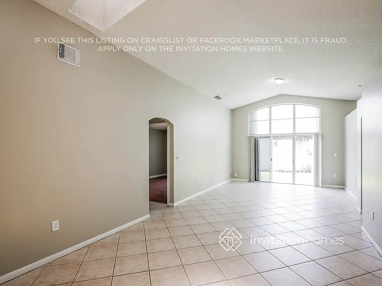 16594 NW 7th St — Photo 4
