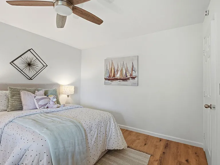 2323 Mastlands Dr — Photo 30