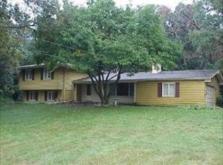 6105 Edgewood Rd, Crystal Lake, IL 60012