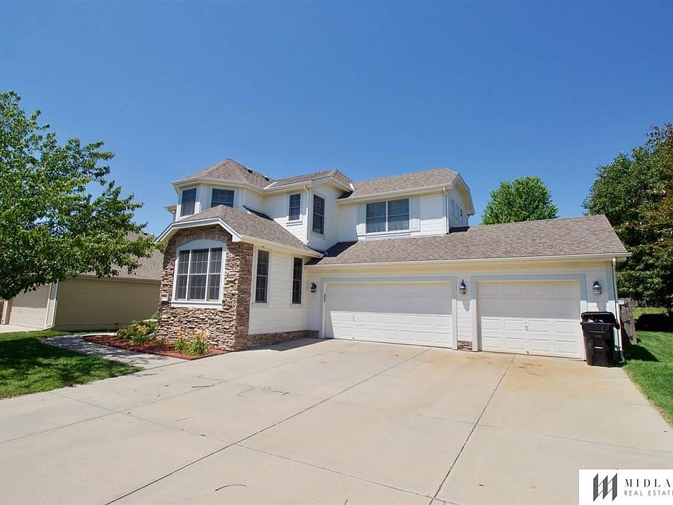 1st image of 2704 Tulip Ln