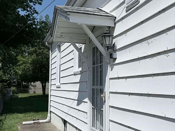 4th image of 2804 N Sherman St