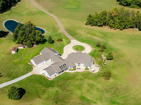 2122 Grange Rd, Buchanan, MI 49107