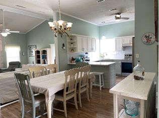 210 Walker Cir W, Crestview, FL 32539