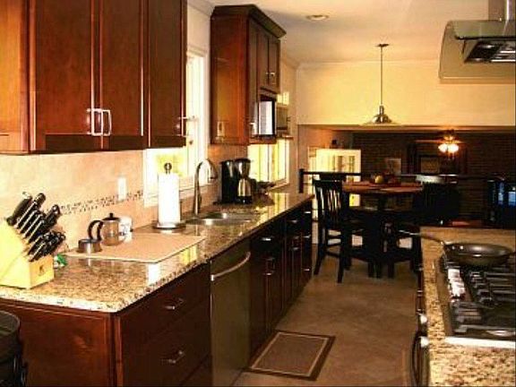 http://www.propertyboss.net/CustomerImages/REMAXATL_73579/media/Properties/4218%20Bonaparte%20Court/