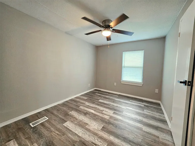 310 Paddock St #6 — Photo 12
