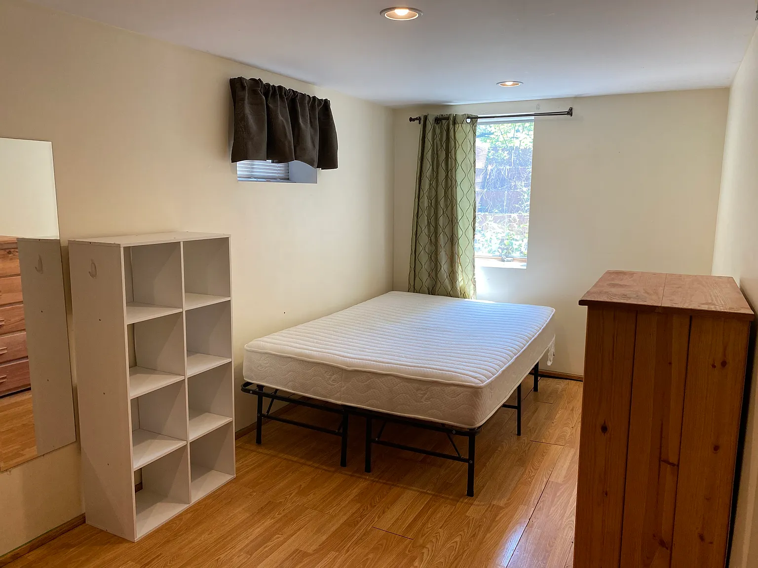 4 bed, 1600 sqft, $635 — Photo 1