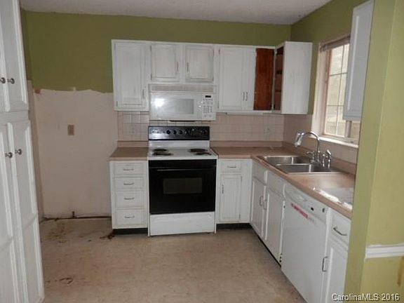 5th image of 7221 Connan Ln