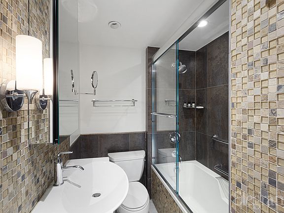 4th image of 160 Central Park S #720
