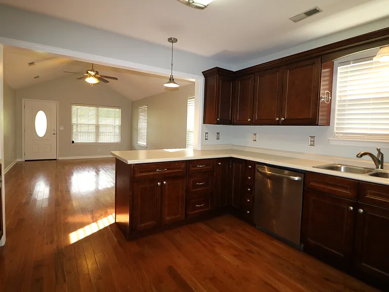 211 Martin Rd — Photo 35