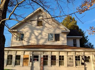 416 W Minckler St, Iron River, MI 49935