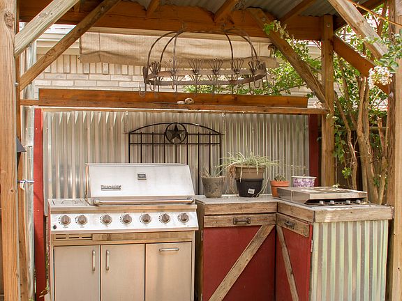 Great outdoor kitchen