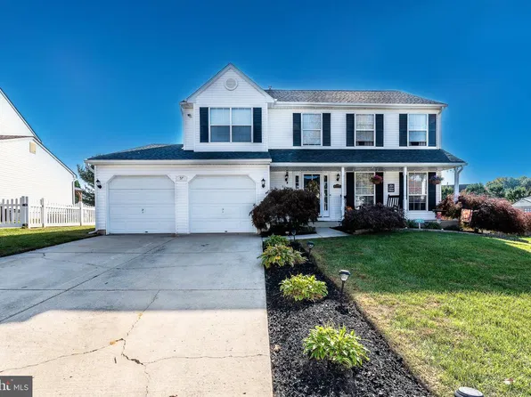 57 Larkspur Cir, Sicklerville, NJ 08081