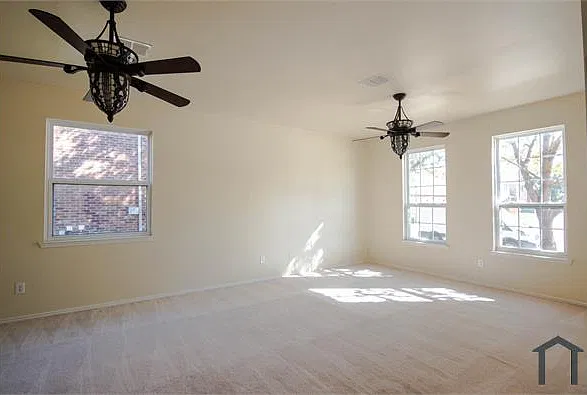 5 bed, 3222 sqft, $2,950 — Photo 4