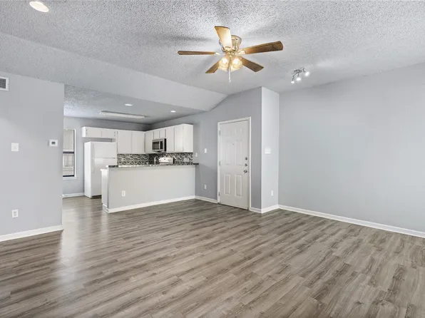 1221 W Hopkins St #11, San Marcos, TX 78666