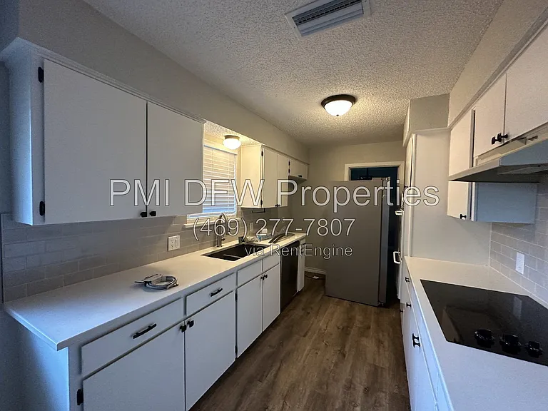2120 Blossom Ln — Photo 13