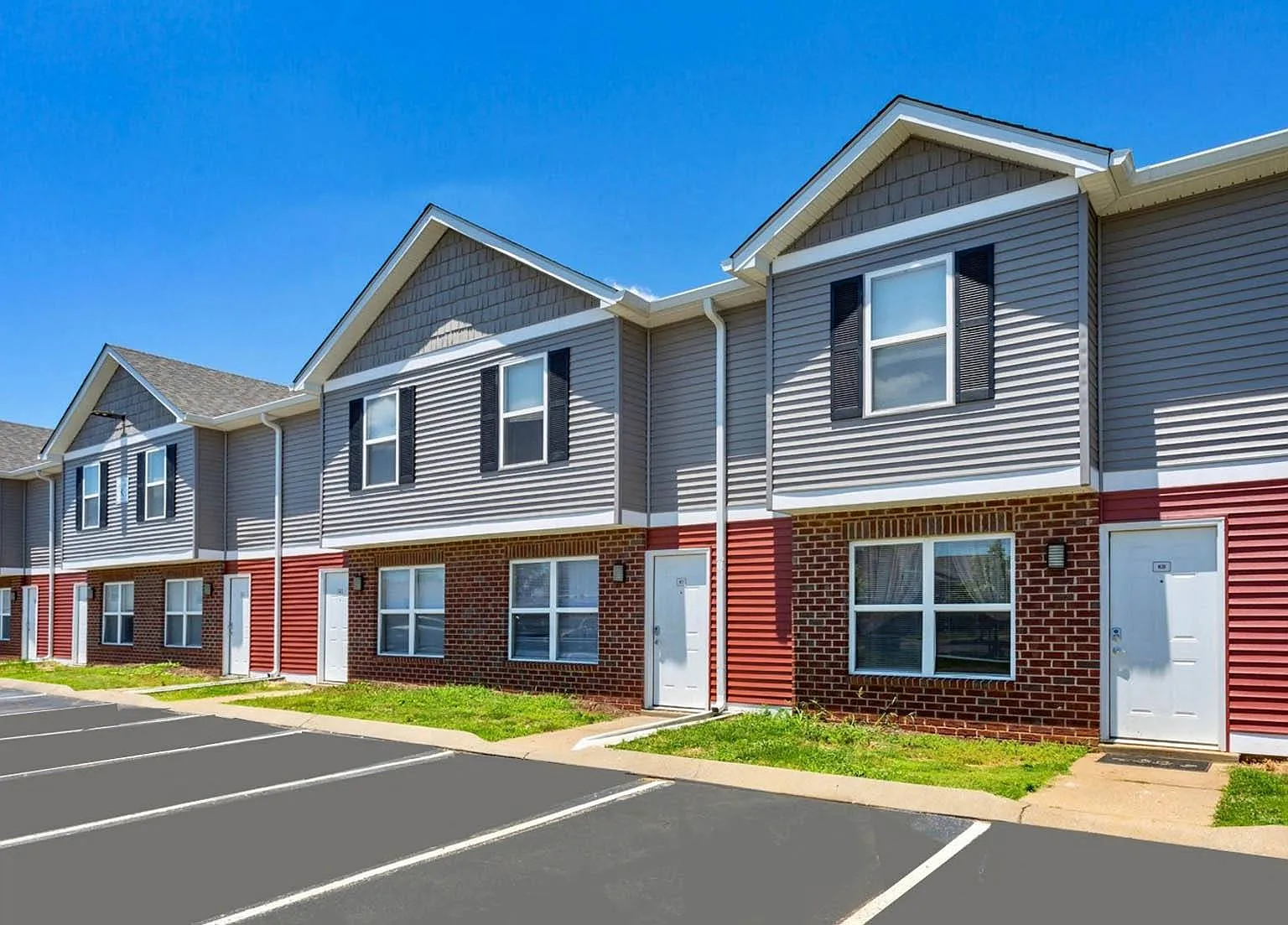 Chariot Pointe Apartments — Photo 2