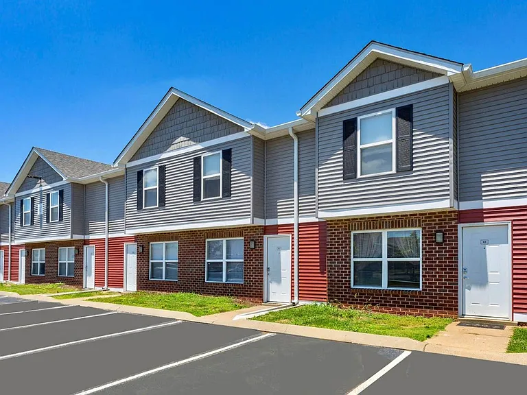 Chariot Pointe Apartments — Photo 2