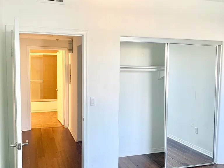 The Watermarque Apartments — Photo 71