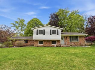 2478 Hiller Rd, West Bloomfield, MI 48324