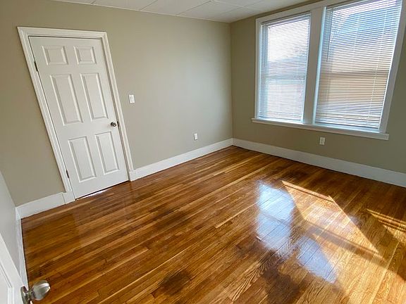 4th image of 38 Neptune St Unit 3R