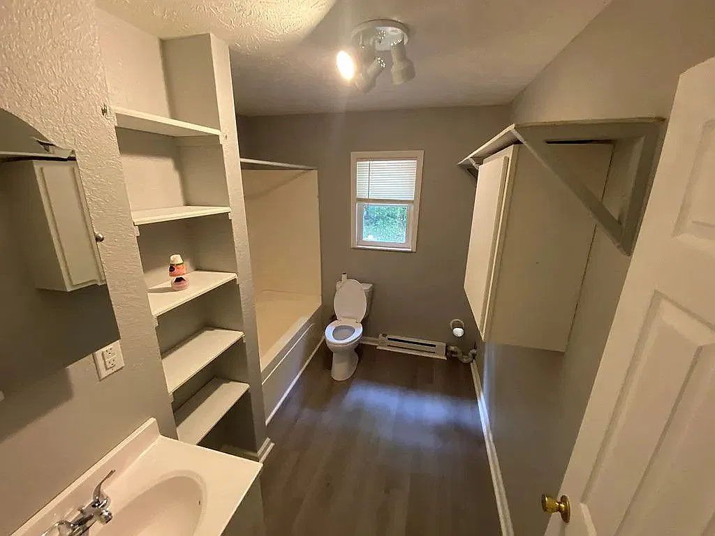 2 bed, 1.0 bath, 800 sqft, $1,025 — Photo 3