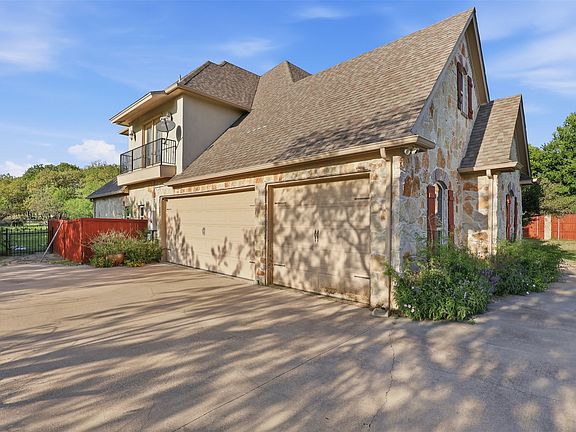 3rd image of 3900 Estancia Way