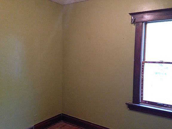 2nd image of 35 Tuxedo Pl #1