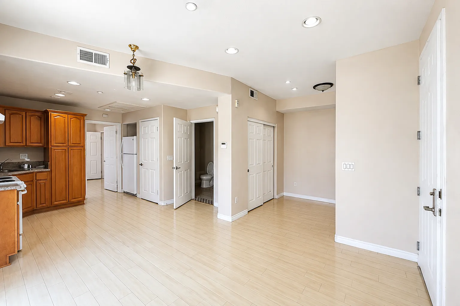 1 bed, 750 sqft, $2,300 — Photo 3