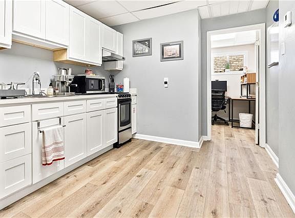 3rd image of 3531 Ridgelake Dr #4