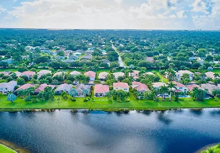 The neighborhood, Falcon Trace community, house on the lake view
