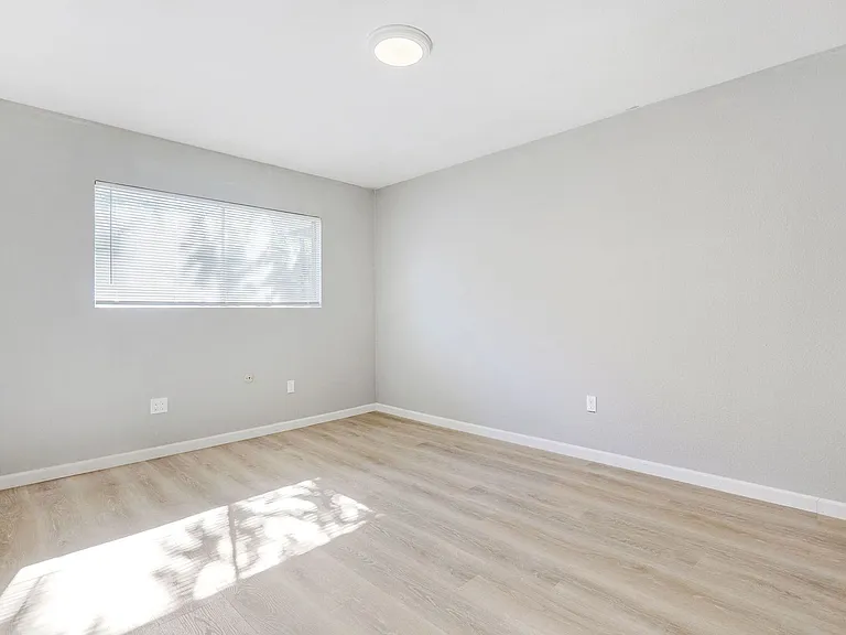 828 D St — Photo 12