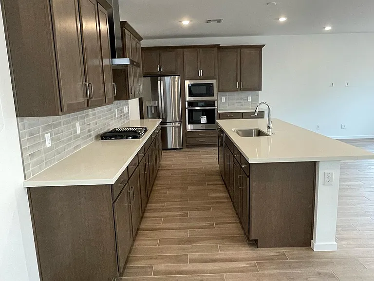 2449 W Rowel Rd — Photo 4