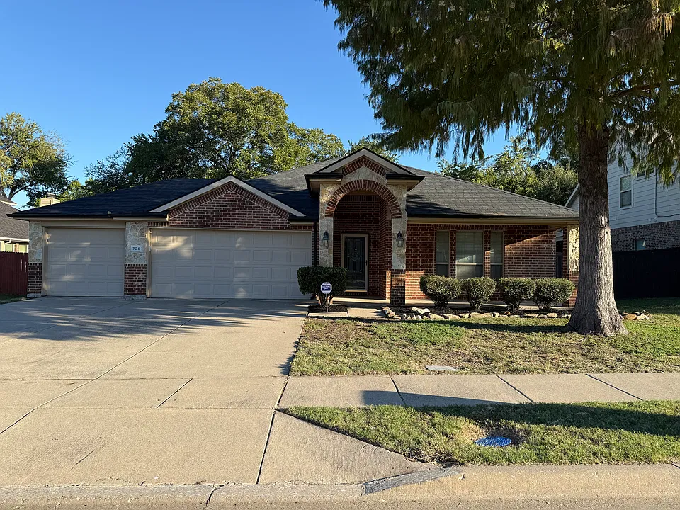 725 Fannin Dr
