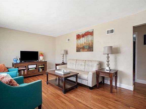 4th image of 7613 Cheshire Ln