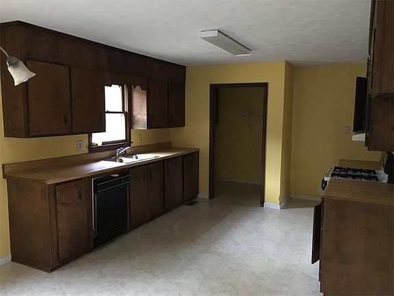 3rd image of 2182 Everett Ct