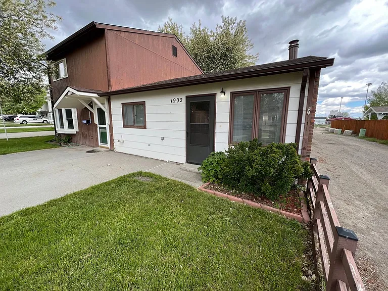 1902 Prairie Rd — Photo 1