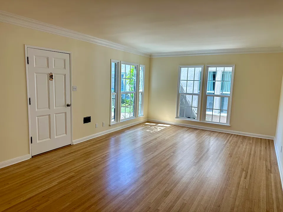 Very spacious living area