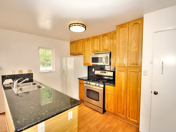 5th image of 3331 Fleetwood Dr