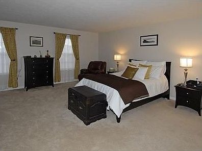 4th image of 380 Green Meadow Dr