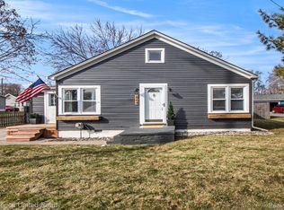 664 W Clinton St, Howell, MI 48843