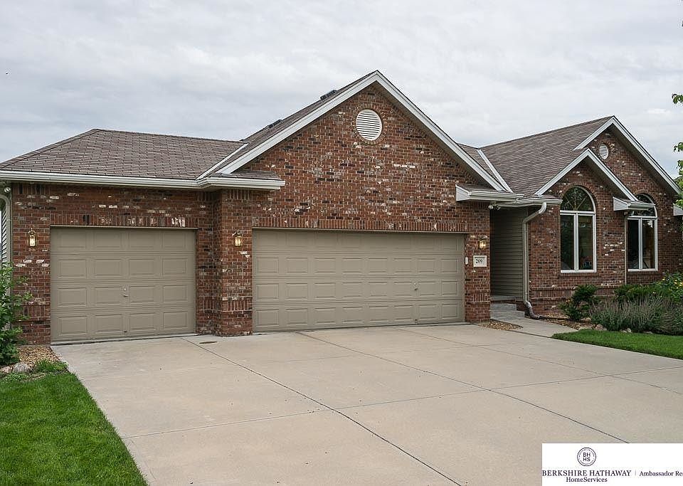 1st image of 209 Longwood Dr