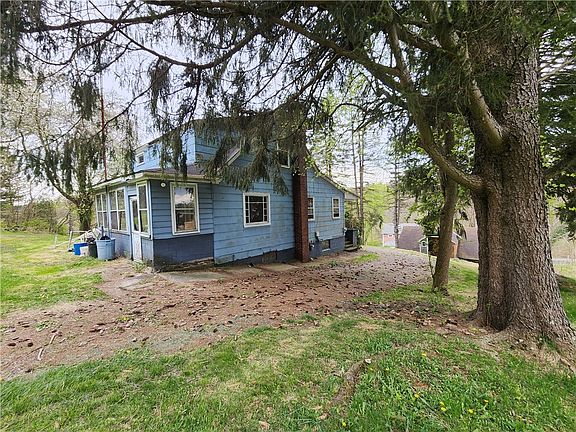 3rd image of 344 Parkhill Dr