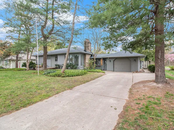 1751 Woodcliff Ave SE, Grand Rapids, MI 49506