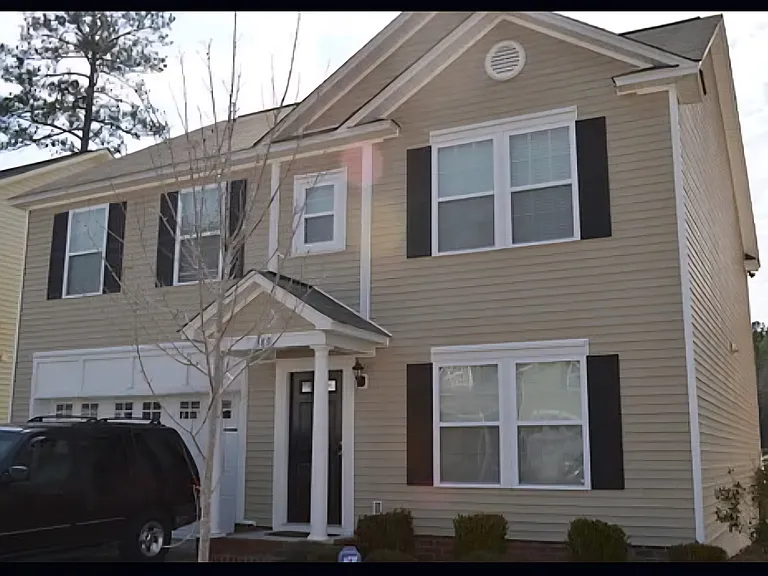 389 Denman Loop — Photo 1