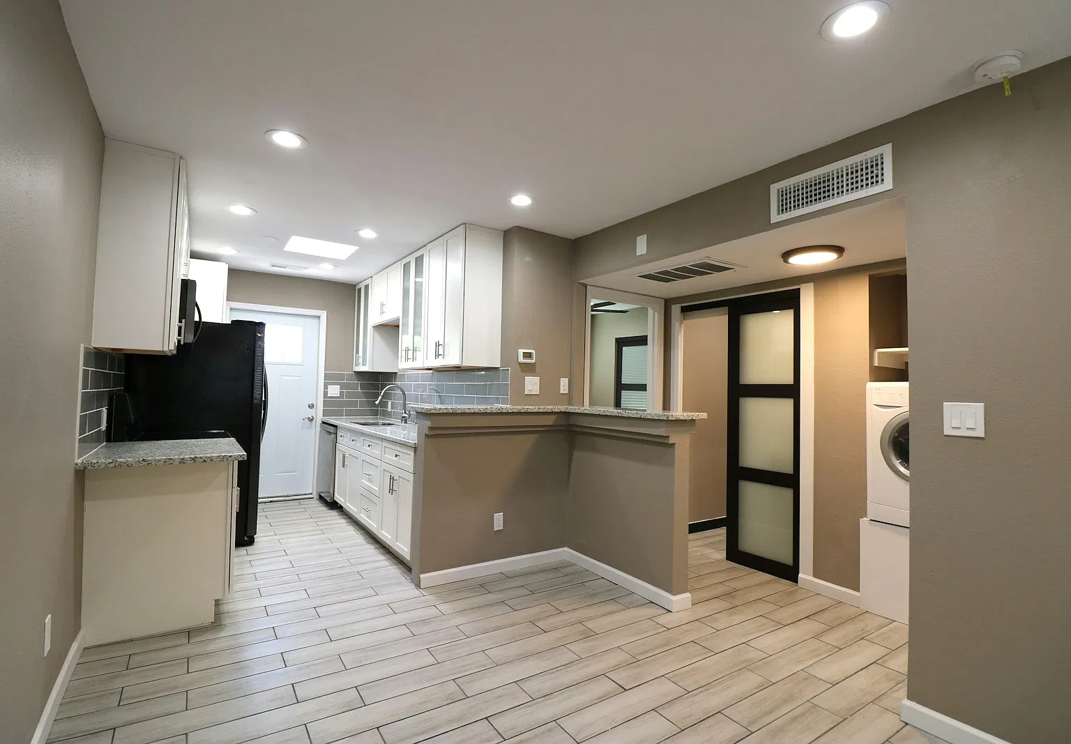 101 North Oak Street, Unit #D — Photo 1