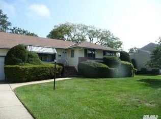 883 Aberdeen Rd, Bay Shore, NY 11706