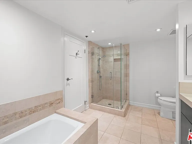 10660 Wilshire Blvd #705 — Photo 11