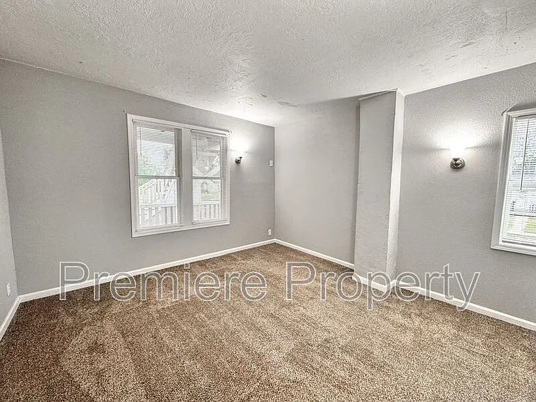 422 S Hocker Ave — Photo 12