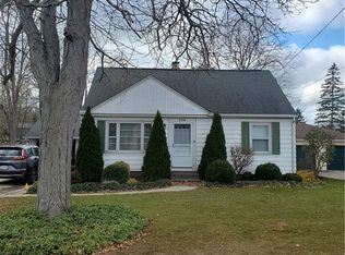 5744 Walden Dr, Lake View, NY 14085