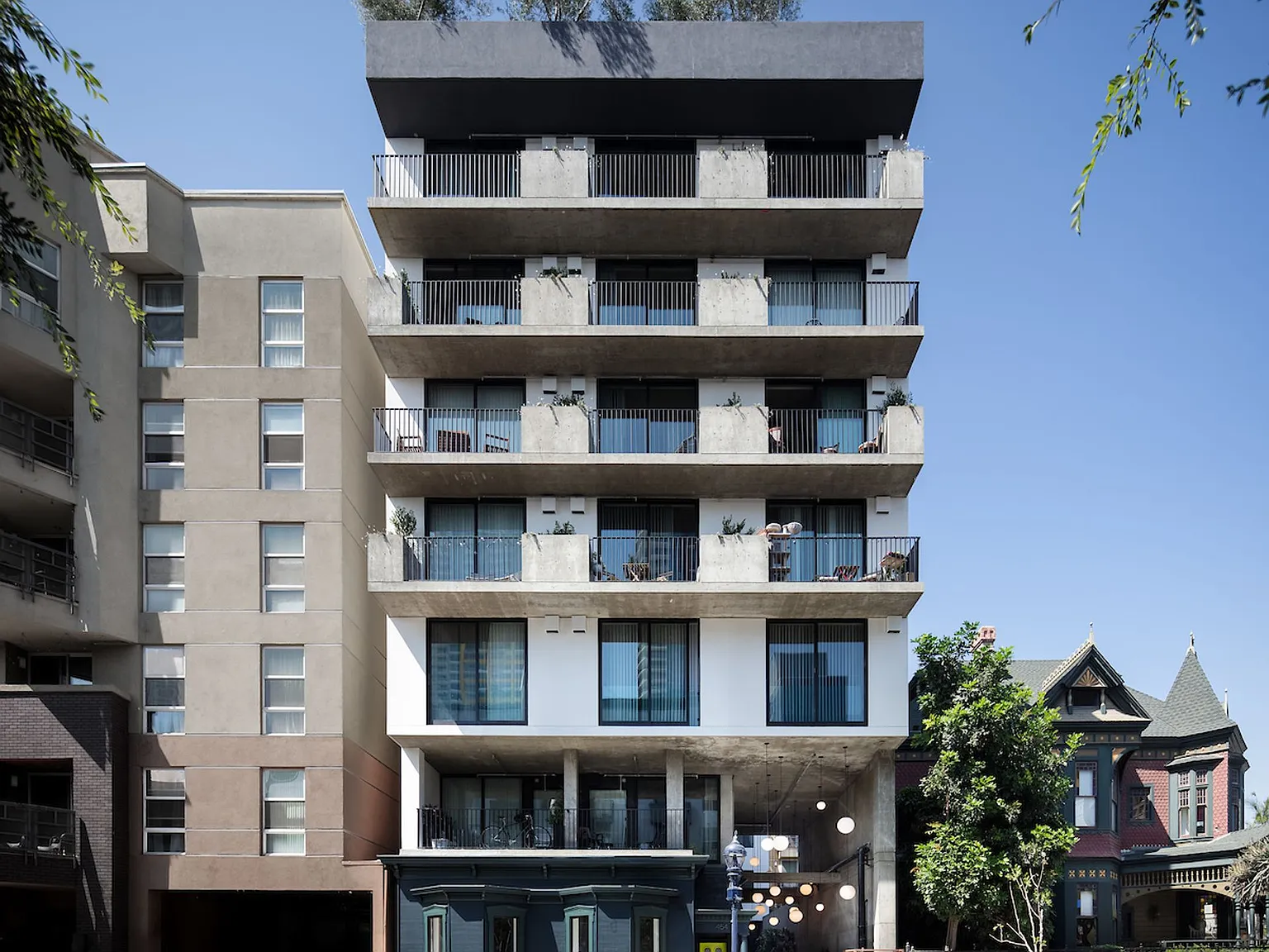 Ezabelle Apartments San Diego — Photo 1